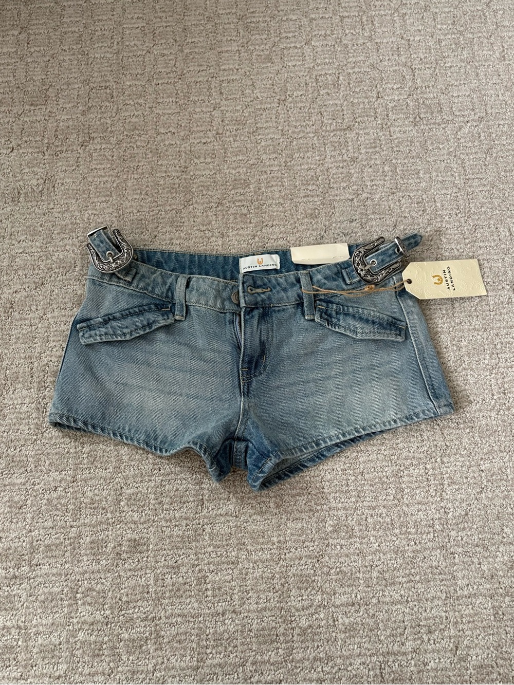 Austin Landing Buckle Belt Denim Shorts
